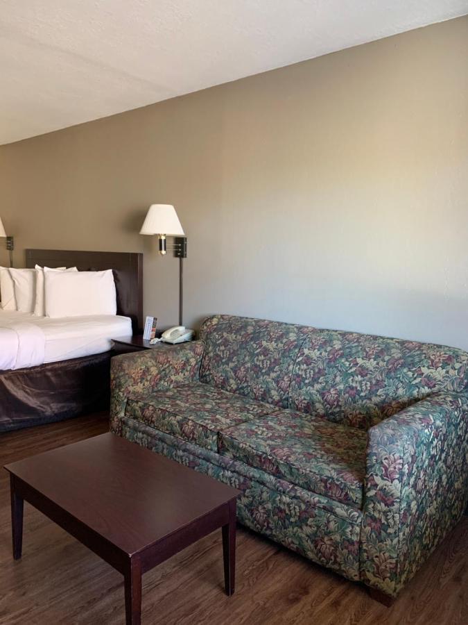 Economy Inn & Suites Hannibal Exterior photo