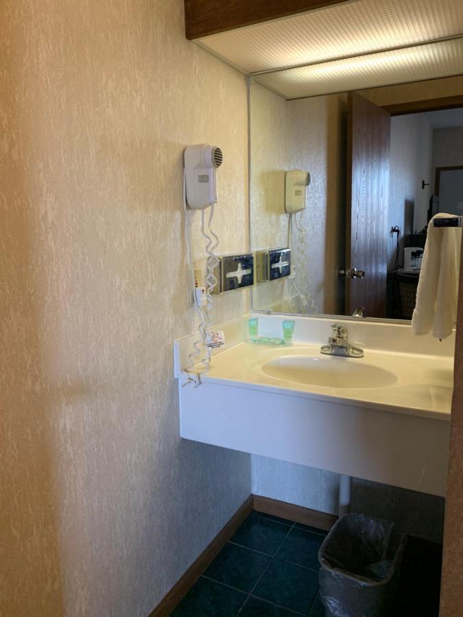 Economy Inn & Suites Hannibal Exterior photo